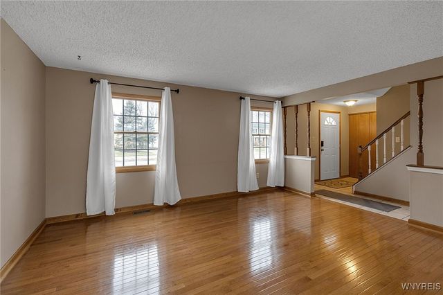 19 East Bihrwood Drive, West Seneca, NY 14224