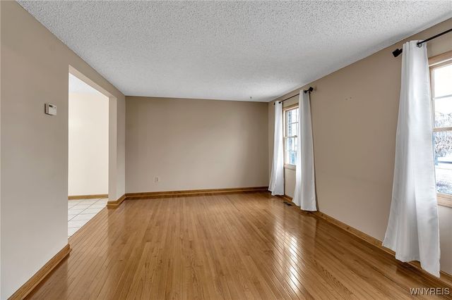 19 East Bihrwood Drive, West Seneca, NY 14224