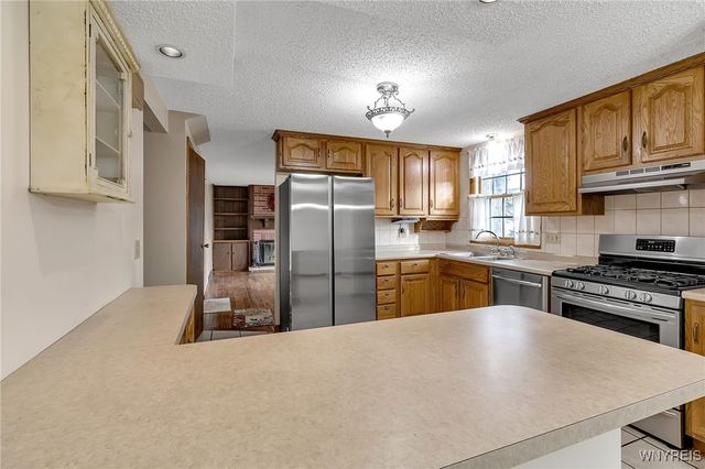 19 East Bihrwood Drive, West Seneca, NY 14224