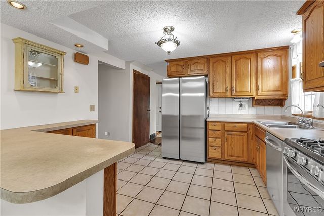 19 East Bihrwood Drive, West Seneca, NY 14224