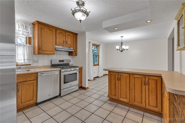 19 East Bihrwood Drive, West Seneca, NY 14224