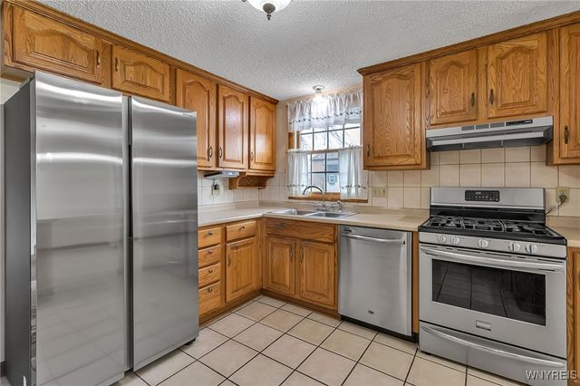 19 East Bihrwood Drive, West Seneca, NY 14224