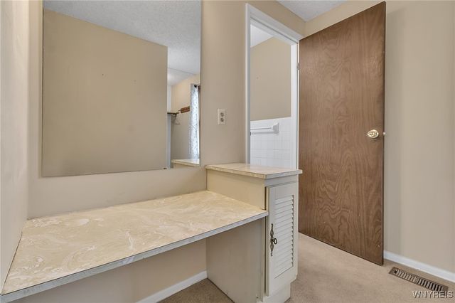 19 East Bihrwood Drive, West Seneca, NY 14224