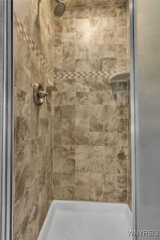 19 East Bihrwood Drive, West Seneca, NY 14224