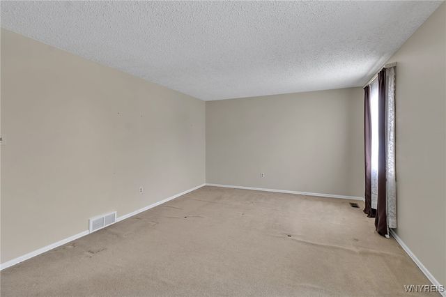 19 East Bihrwood Drive, West Seneca, NY 14224