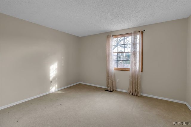 19 East Bihrwood Drive, West Seneca, NY 14224