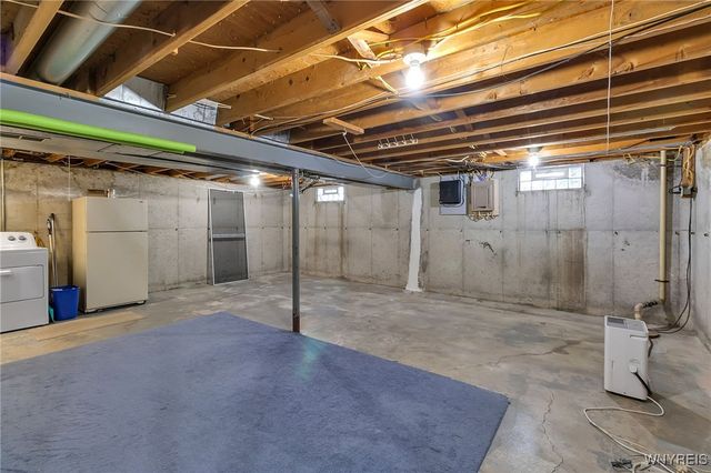 19 East Bihrwood Drive, West Seneca, NY 14224