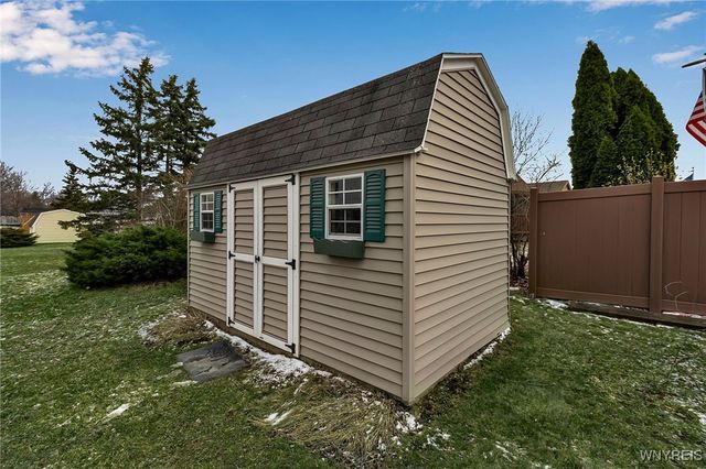 19 East Bihrwood Drive, West Seneca, NY 14224