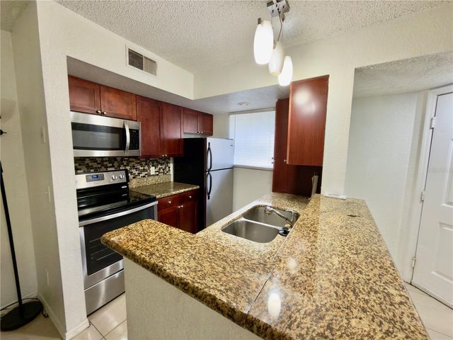 5152 CONROY ROAD 17, Orlando, FL 32811