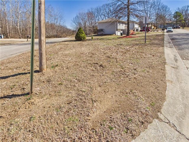 218 SE 51st Road, Warrensburg, MO 64093