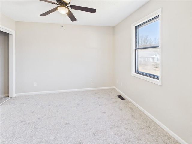 218 SE 51st Road, Warrensburg, MO 64093