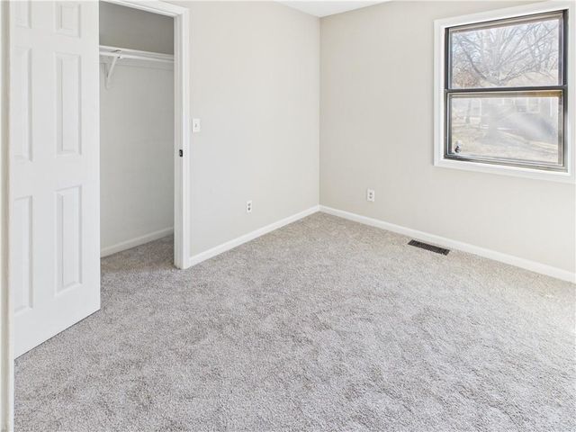 218 SE 51st Road, Warrensburg, MO 64093