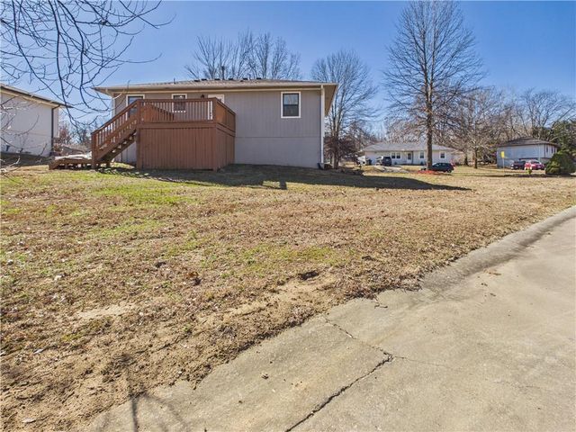 218 SE 51st Road, Warrensburg, MO 64093