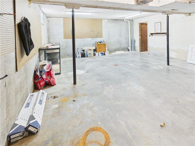 218 SE 51st Road, Warrensburg, MO 64093