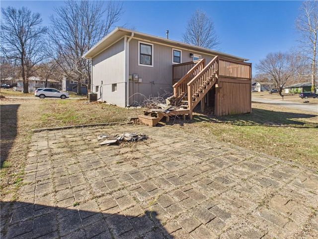 218 SE 51st Road, Warrensburg, MO 64093