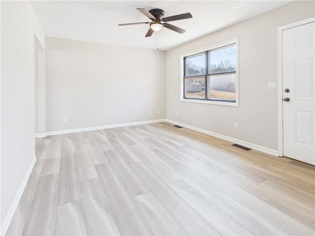 218 SE 51st Road, Warrensburg, MO 64093