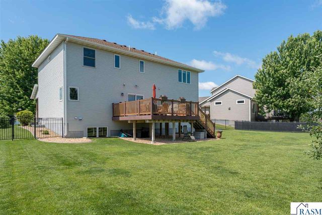 2290 Balsam Drive, North Mankato, MN 56003