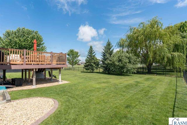 2290 Balsam Drive, North Mankato, MN 56003