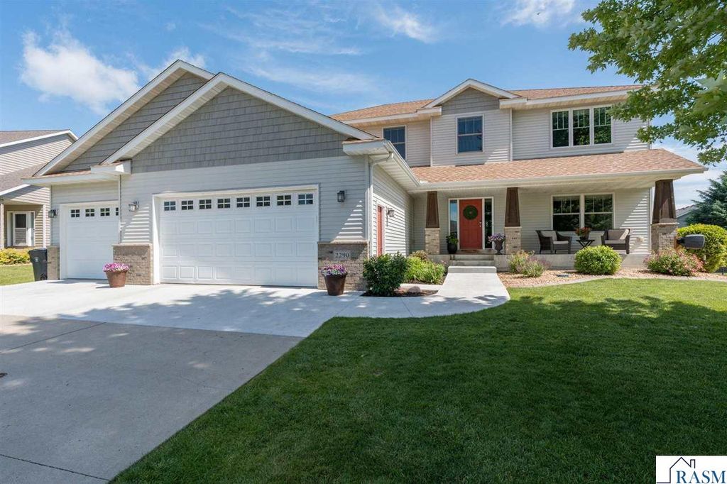 2290 Balsam Drive, North Mankato, MN 56003