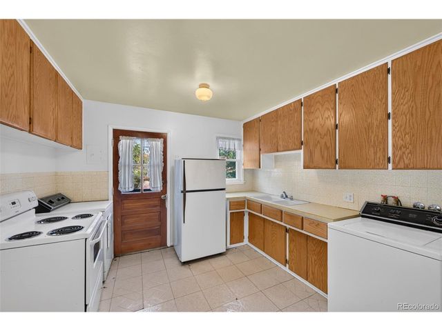 10831 Lowry Pl, Aurora, CO 80010