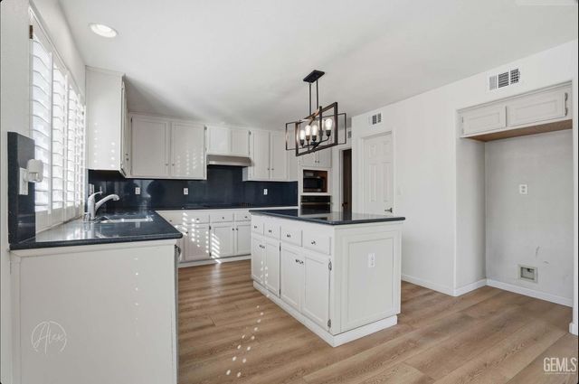 5841 Greenhorn Mountain Court, Bakersfield, CA 93313