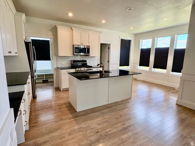 104 W GLENNA WAY, Farmington, UT 84025