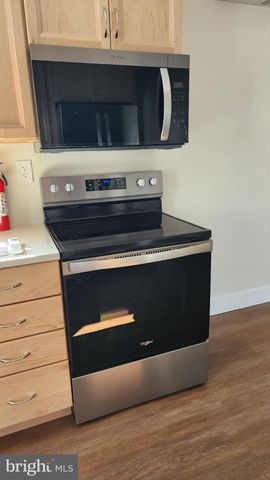 21 E MAPLE ST, Cleona, PA 17042