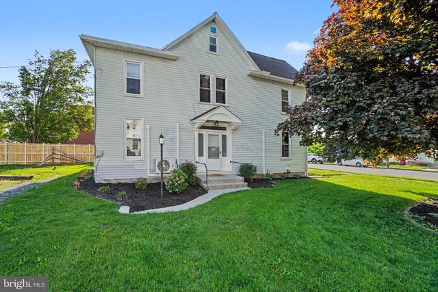 21 E MAPLE ST, Cleona, PA 17042