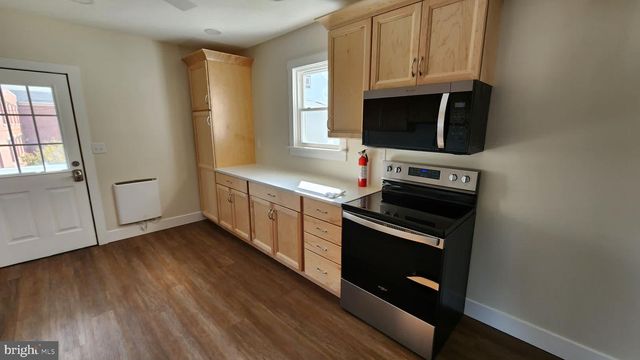 21 E MAPLE ST, Cleona, PA 17042