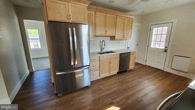 21 E MAPLE ST, Cleona, PA 17042