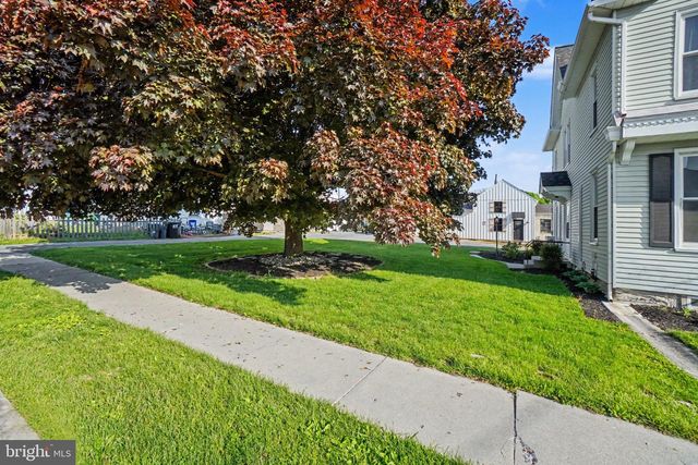 21 E MAPLE ST, Cleona, PA 17042