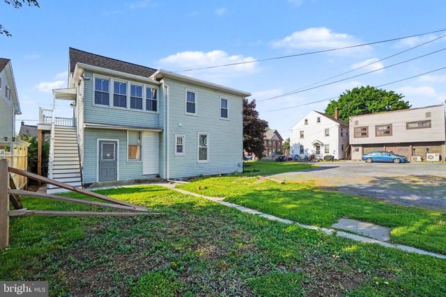 21 E MAPLE ST, Cleona, PA 17042