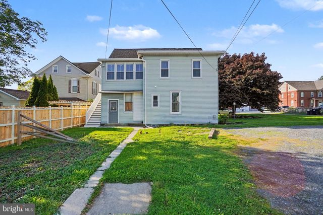 21 E MAPLE ST, Cleona, PA 17042