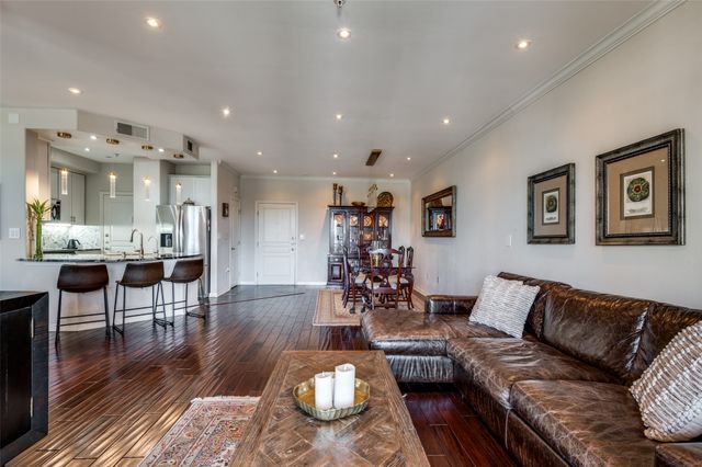 330 Las Colinas Boulevard E 1016, Irving, TX 75039