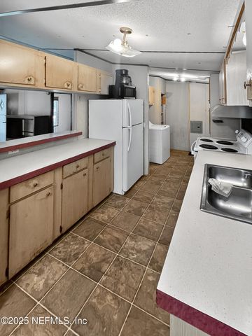202 CLEARWATER Road, Satsuma, FL 32189