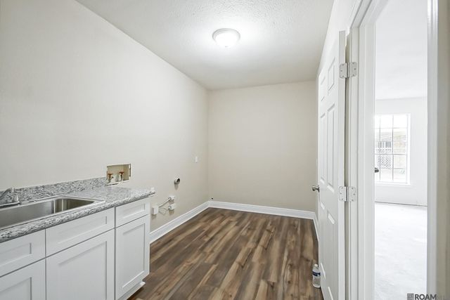 1124 Sharp Rd, Baton Rouge, LA 70815