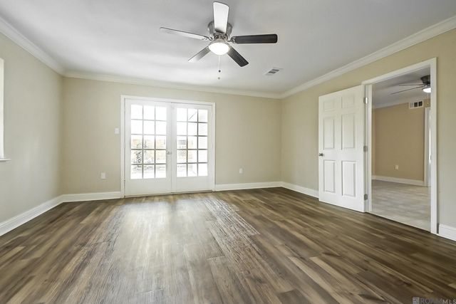 1124 Sharp Rd, Baton Rouge, LA 70815