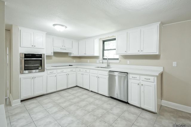 1124 Sharp Rd, Baton Rouge, LA 70815