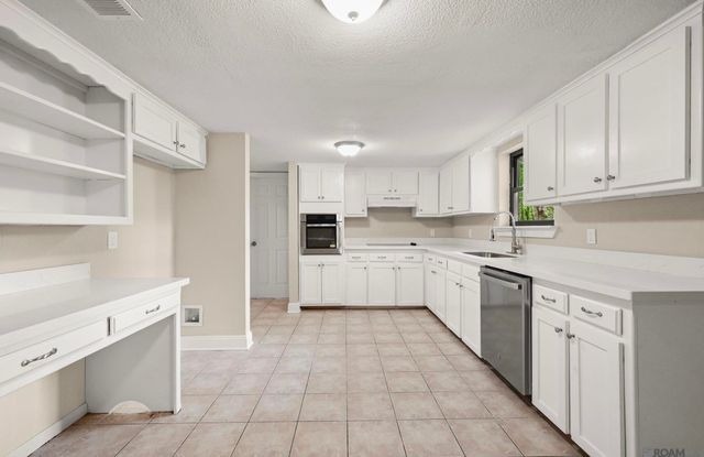 1124 Sharp Rd, Baton Rouge, LA 70815