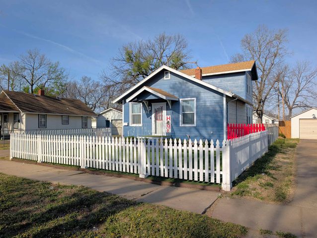 724 Custer St, Salina, KS 67401