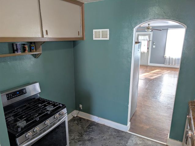 724 Custer St, Salina, KS 67401