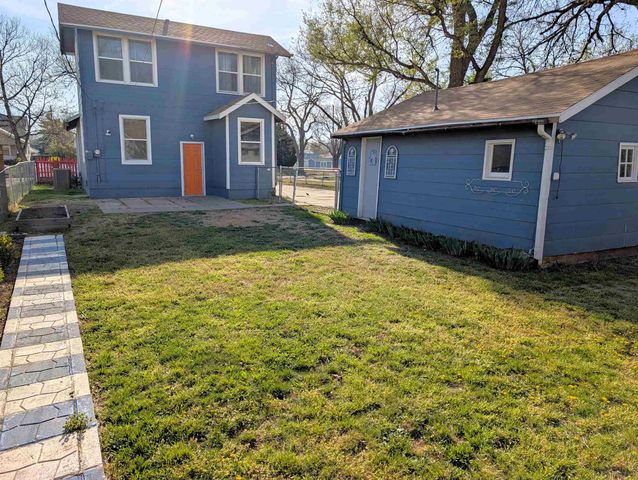 724 Custer St, Salina, KS 67401