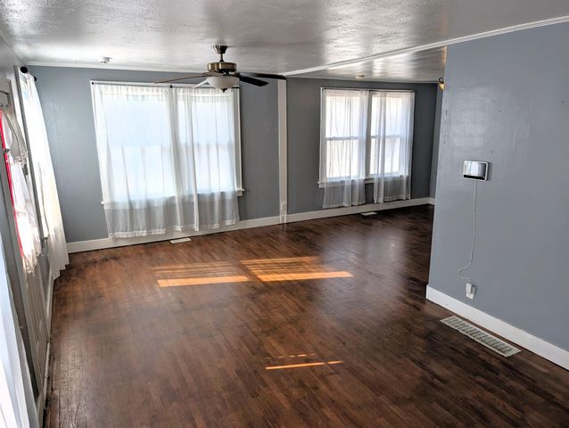 724 Custer St, Salina, KS 67401