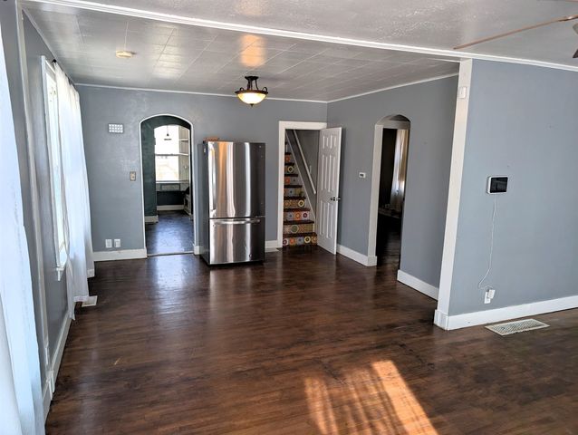 724 Custer St, Salina, KS 67401
