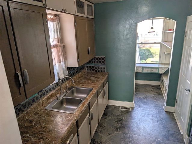 724 Custer St, Salina, KS 67401