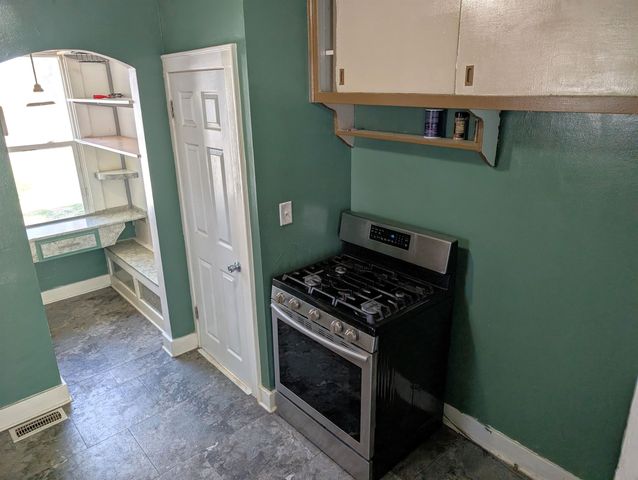 724 Custer St, Salina, KS 67401