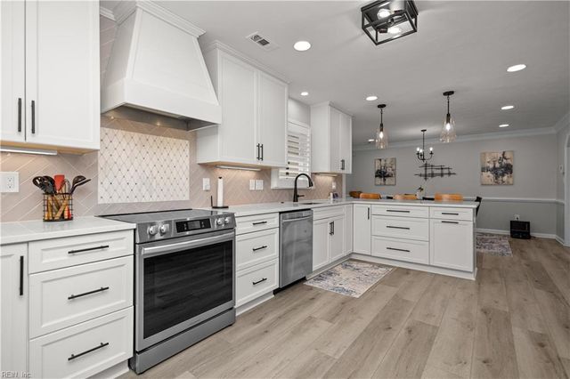 805 Poplar Ridge DR, Chesapeake, VA 23322