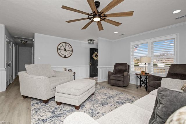 805 Poplar Ridge DR, Chesapeake, VA 23322