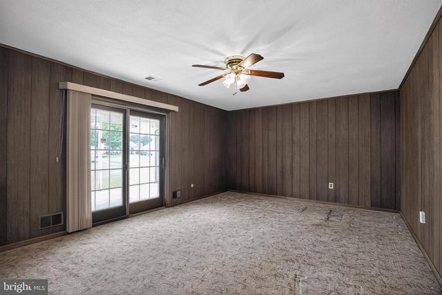95 TAYLOR DR, Levittown, PA 19054
