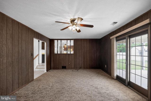 95 TAYLOR DR, Levittown, PA 19054